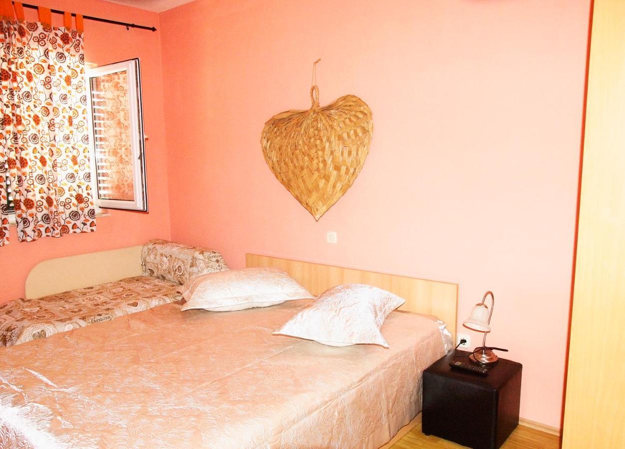 Apartmani Diana มาคาร์สกา ภายนอก รูปภาพ